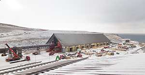 PCC BakkiSilicon - Panorama of the coal storage building. In the left half of the photo, the quartzite storage facility is visible. The filling process started at the beginning of December. As of week 51, it was roughly 50 per cent full.
